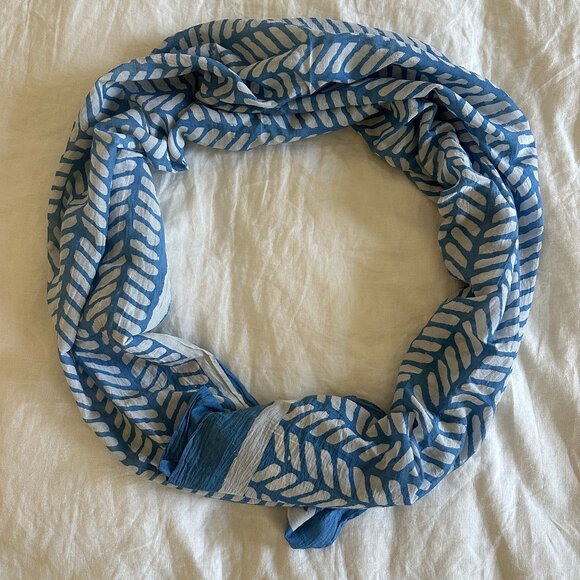 Block Shop Textiles Herringbone Scarf in Blue + White - Picture 3 of 3